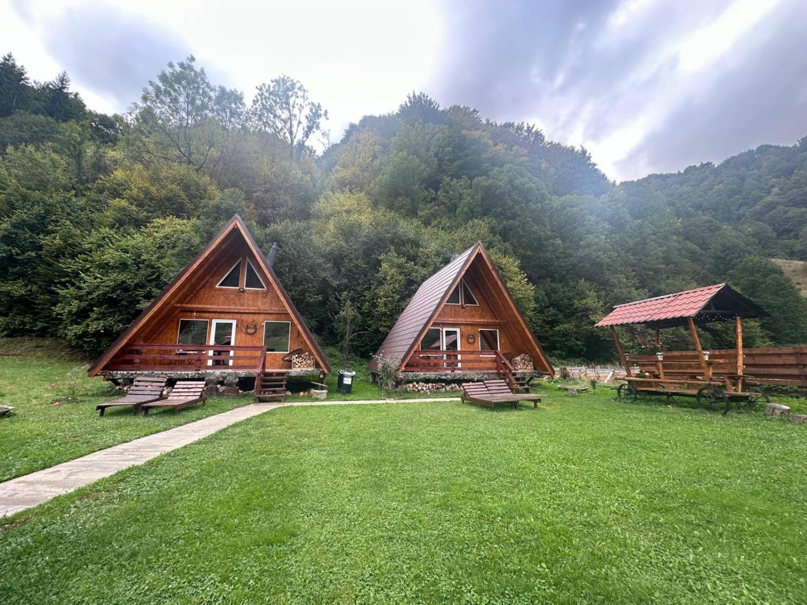 Cabanutze Satic * Rucăr